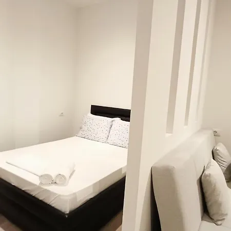 Appartement Near Airport Cozy - 2 *