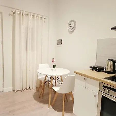 Near Airport Cozy - 2 Appartement Ljaknasi