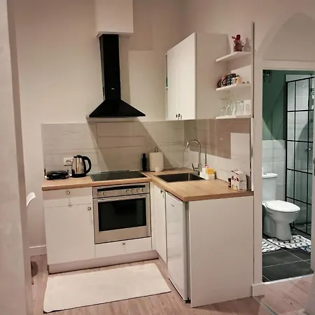 Appartement Near Airport Cozy - 2 *